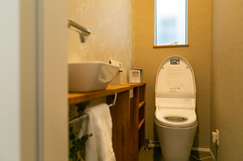 新築注文住宅 堺市北区　造作棚のあるトイレ